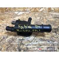 Фланец (тройник) системы охлаждения Volkswagen Jetta 5 2008 038121132D