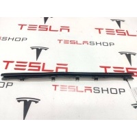 Уплотнитель Tesla Model S 2019 1038408-00-A