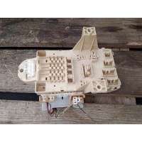 Блок предохранителей Toyota Yaris 2 2005 827300D040