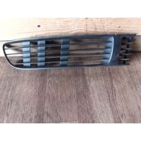 Заглушка (решетка) в бампер передний Volkswagen Passat B5 1998 3B0853678B