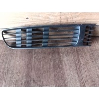 Заглушка (решетка) в бампер передний Volkswagen Passat B5 1998 3B0853678B