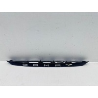 Накладка крышки багажника Toyota Camry 70 2017-2024 7680133670D0