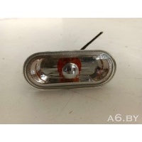 Повторитель передний правый Volkswagen Multivan T5 2009 7H0949117