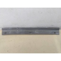 уплотнитель капота Volkswagen Jetta 7 2019 17A823709