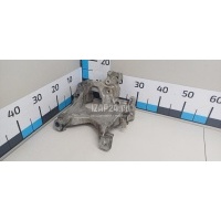 Кронштейн передней балки VAG A5/S5 (F5) 2017 8W0399296E