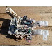 Блок предохранителей Toyota Yaris 2 2008 8F250046,8273052700
