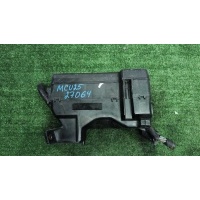 блок предохранителей Toyota Kluger V MCU25 2005 82720-48021