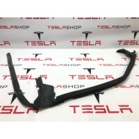 Уплотнитель Tesla Model X 2016 1032177-00-D