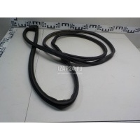 Уплотнитель двери Toyota RX 300/330/350/400h (2003 - 2009) 6787248030