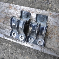 Петля крышки багажника задняя skoda октавия 1 универсал 8d9827299
