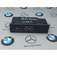 разъем AUX / USB Mercedes-Benz C-Класс 2017 A2058200226