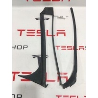 Уплотнитель Tesla Model X 2016 1032152-00-C