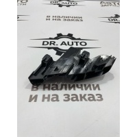 Крепление бампера Lexus NX300h F-sport Z10 2019 52562-78010, 5256278010