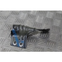 Крепление крыла правое seat арона 6f9 6f9821328a