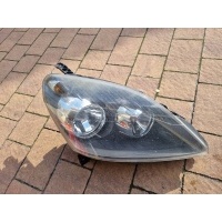 Opel zafira b фара правая передняя 13252473