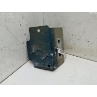 Кронштейн бампера переднего Лев. Nissan Primera P12 (2002-2008) 2003 62211AU300