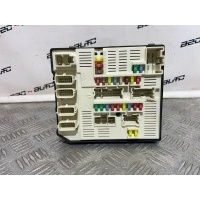 блок предохранителей Renault Megane 3 2012 284b65817r