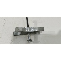 Скоба (кронштейн) крепления форсунки Volkswagen Passat 2013 03L130216A,03L216A, CFF