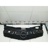 Решетка радиатора GM Astra H / Family (2004 - 2015) 13247083