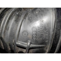Патрубок воздушного фильтра Audi A8 1997 077129627e