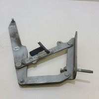 Петля капота левая Land Rover Discovery III (2004 - 2009) LR018697