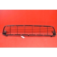 Решётка бампера центральная 53112 - 0k060 toyota hilux 7 vii рестайлинг 05 - 15