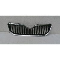 Skoda йети 2013 - решетка радиатора 5l0853668b