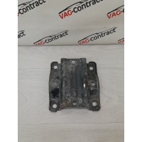 Кронштейн карданного вала Volkswagen Touareg NF 2013 7L8803799A