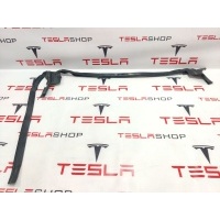 Уплотнитель Tesla Model X 2016 1032178-00-D