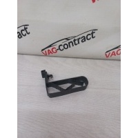 Крепеж Volkswagen Golf 6 2011 1K0971930A