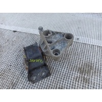 Renault oe 8200549046 лапа подушка двигателя