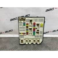 блок предохранителей Renault Megane 3 2012 284b65817r