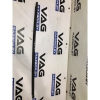 молдинг двери задней правой Volkswagen Golf 7 2015 5G6839478