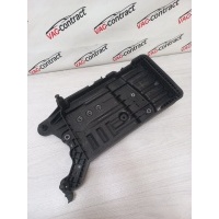 Крепление АКБ (корпус, подставка) Volkswagen Tiguan 2 5QF915331C, 5QF915321C