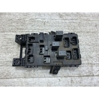 Блок предохранителей Toyota Avensis 1 T220 1997-2003 8273005020
