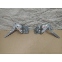 Петля капота Volkswagen Touareg 2 2012 7P6823301,7P6823302