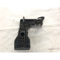 Крюк замка капота AUDI A3 8P 2010 8P0823480B