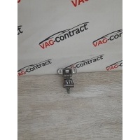 Петля двери багажника Volkswagen Tiguan 2 2017 5G6827301A