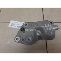 Кронштейн опоры КПП Land Rover Discovery Sport 2014 LR047379