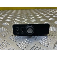 Разъем AUX / USB Land Rover Range Rover Evoque I (2011-2015) 2015 LR044901