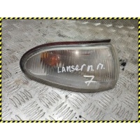 Поворотник правый Mitsubishi Lancer 7 1993