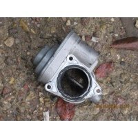 Заслонка дроссельная Volkswagen Golf 2000 038128063g