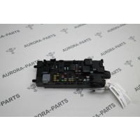 Блок предохранителей в моторном отсеке Land Rover Discovery L462 2016 LR098969