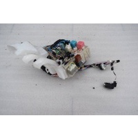блок реле Toyota Yaris XP9 2008 8273052700