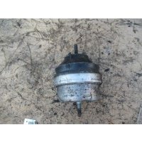 Подушка крепления двигателя Volkswagen Passat 1999 8d0199382l