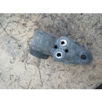Сайлентблок Volkswagen Passat 1998 4b0501521e