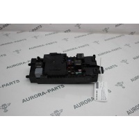 Блок предохранителей в моторном отсеке Land Rover Discovery L462 2016 LR098969