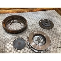 Комплект сцепления Volkswagen Golf 4 2002 027105273D