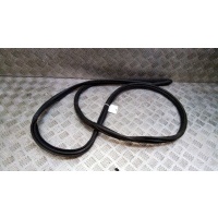 Уплотнитель двери Toyota Camry 70 2018 6231106240