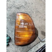 Поворотник левый Mercedes E W123 1982